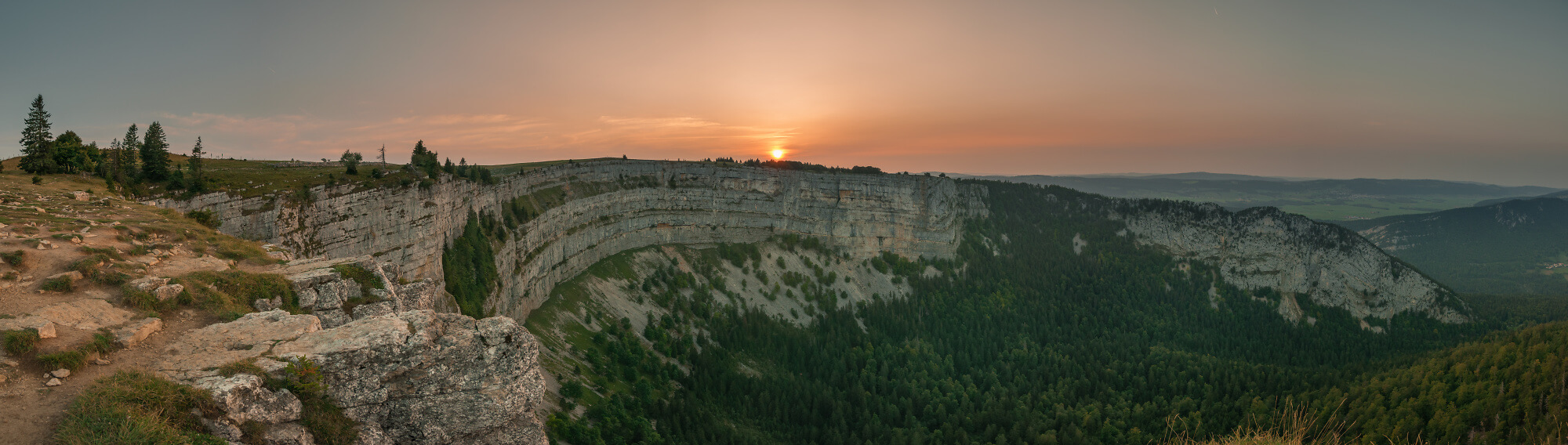 Sehenswürdikeiten Creux du Van AdobeStock 245757827 Sehenswürdikeiten Creux du Van AdobeStock 245757827